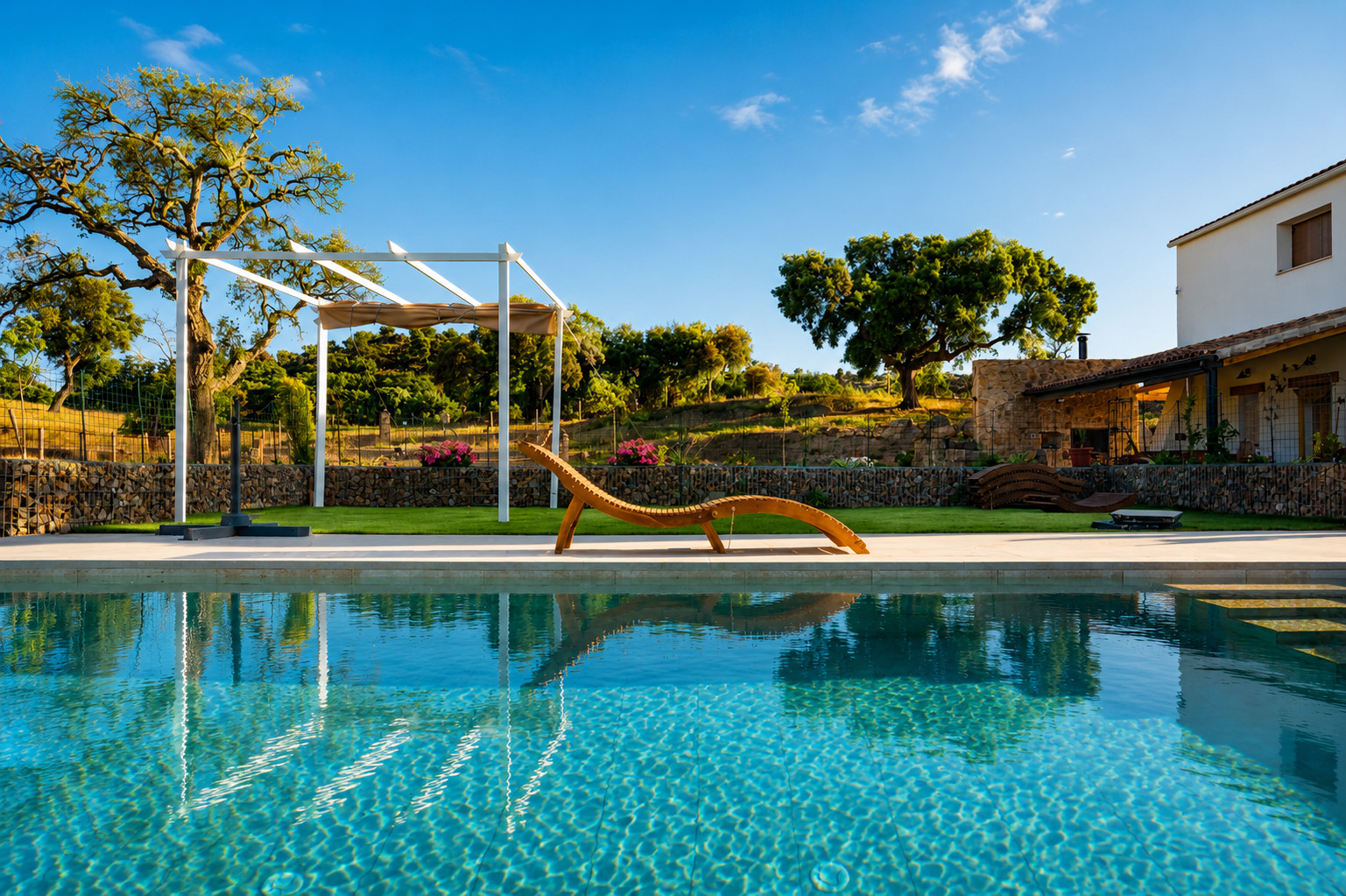 Piscina infinity de la casa rural en Valencia de Alcántara